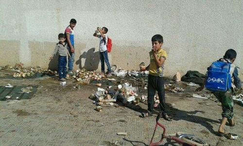 تقرير خاص بعصر إيران من الفوعة وكفريايستهدف القناصون كل يوم سكان هاتين البلدتين/ قد نسي الأطفال أسماء كثير من الأكلات/ يأكل كل شخص رغيف خبز ونصف خلال أربعة أيام/ لم يسمح بخروج 21 حافلة (+تقرير مصور صادم)
