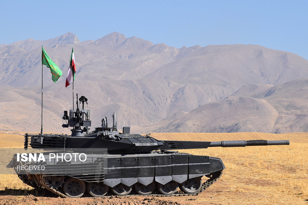 إزاحة الستار عن أول دبابة إیرانیة متطورة (+صور)