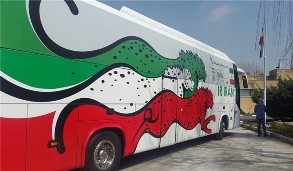 ازاحة الستار عن حافلة خاصة بالمنتخب الوطني الايراني لكرة القدم (+صور)