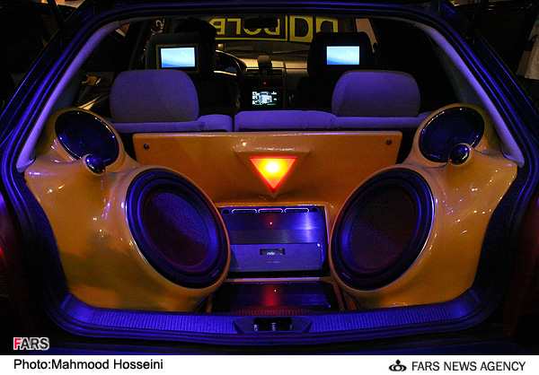 نمایشگاه خودروهای لوکس در تهران(تصویری)