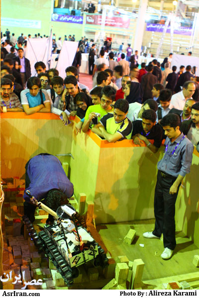 تصاویر از مسابقات روبوکاپ www.TAFRIHI.com
