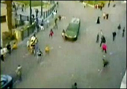 زیر گرفتن معترضان مصری با اتومبیل