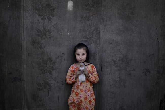 دختر آواره افغانی