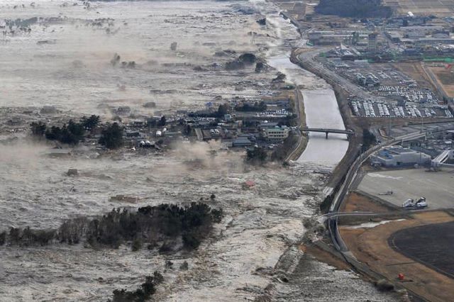  عکس   عکس های جدید سونامی و زلزله ژاپن