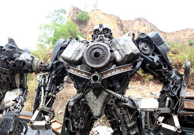 ساخت تانک و ربات از آهن قراضه