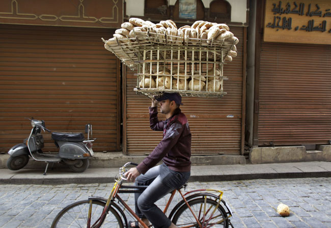 حمل نان با دوچرخه