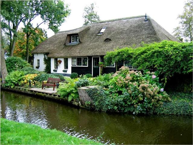 دهکده ای زیبا در هلند بدون خیابان و ماشین(تصویری)