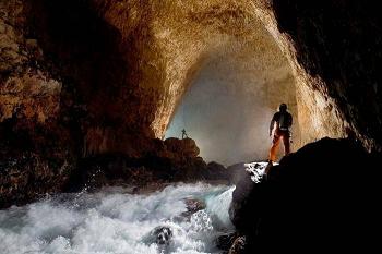 غارهای شگفت انگیز (تصویری) 