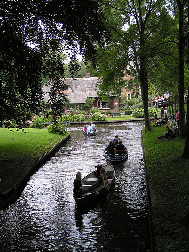 دهکده‌ای در هلند بدون خیابان و ماشین (تصویری) www.TAFRIHI.com