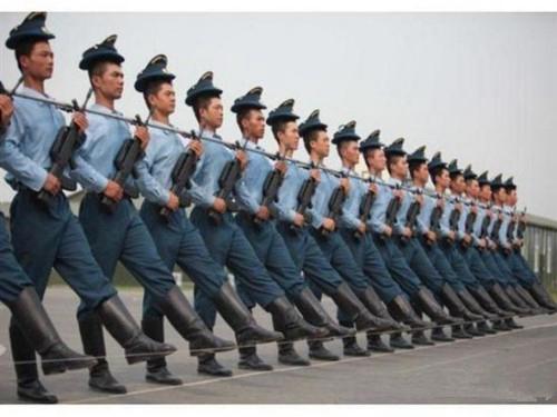 چگونه ارتش چین را منظم می کنند؟ (تصویری) www.TAFRIHI.com