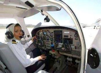 اولین زن خلبان در عربستان سعودی (عکس)
