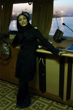عکس زهرا سالاریه اولین زن دریانورد ایرانی