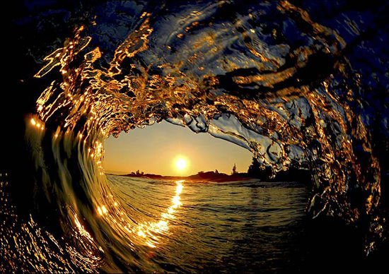 لحظاتی زیبا از امواج (عکس) www.TAFRIHI.com