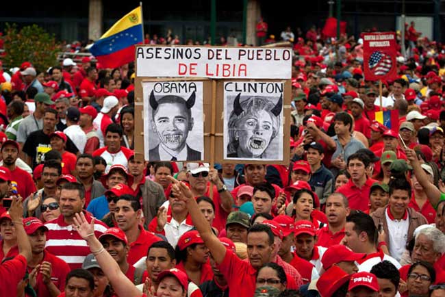 پلاكاردهاي اوباما و كلينتون در ونزوئلا