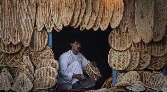مغازه نان فروشي در كابل