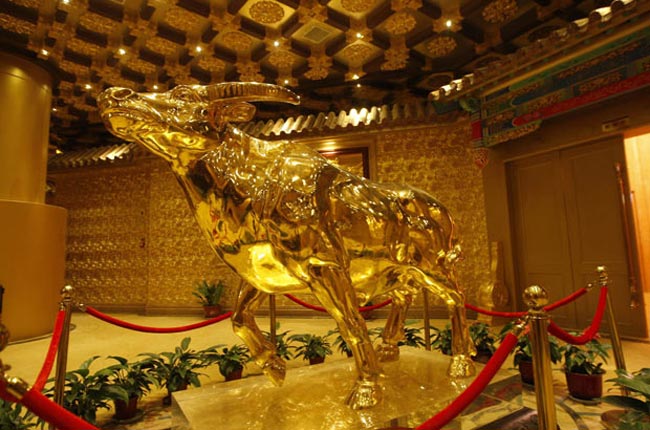 مجسمه طلا