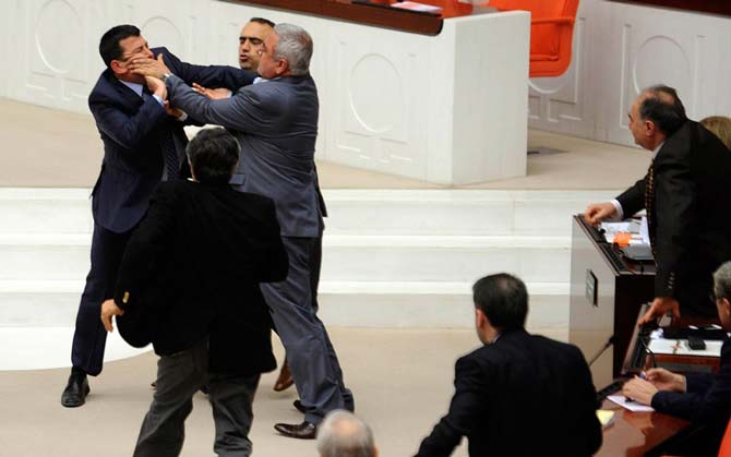 درگیری نمایندگان پارلمان ترکیه