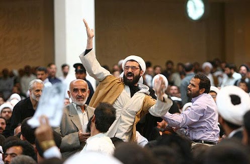 "جدی ترین روحانی حامی احمدی نژاد"، برهم زننده سخنرانی هاشمی از کار در آمد(+عکس معروف)