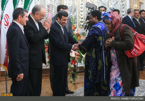 لباس همسران سفرا در دیدار با احمدی نژاد (عکس)