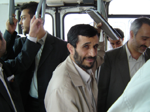 243040 607 صادق زیباکلام : احمدی نژاد در پی تطهیر خودش است / همین طور ادامه بدهد مجلس برکنارش می کند