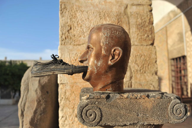 مجسمه حافظ اسد