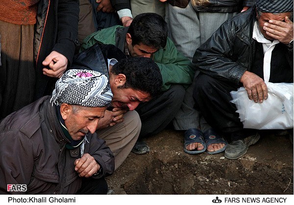 گزارش تصویری از تشییع دانش آموز فوت شده شین آباد (سیران یگانه 10 ساله) 1