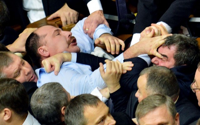 درگیری نمایندگان پارلمان اوکراین