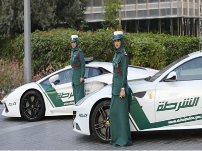 فراری زیر پای زنان پلیس دبی + تصاویر