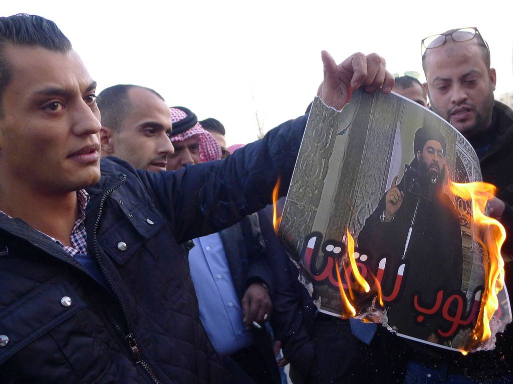 اردنی ها علیه خلیفه خود خوانده داعش (+عکس)