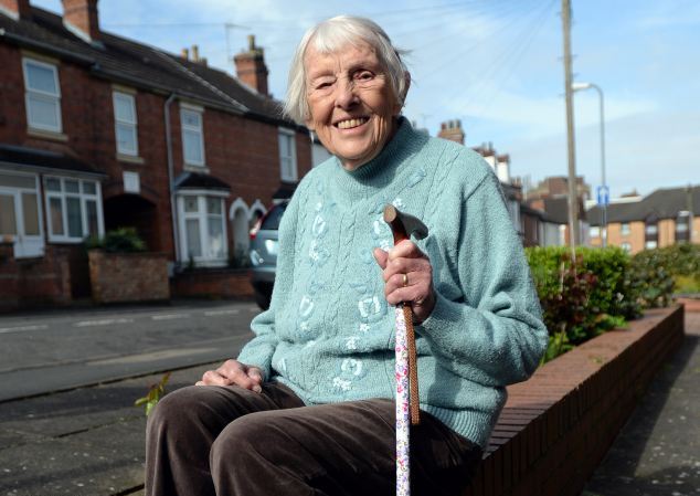 زنی که در 99 سالگی شنوا شد (+عکس)
