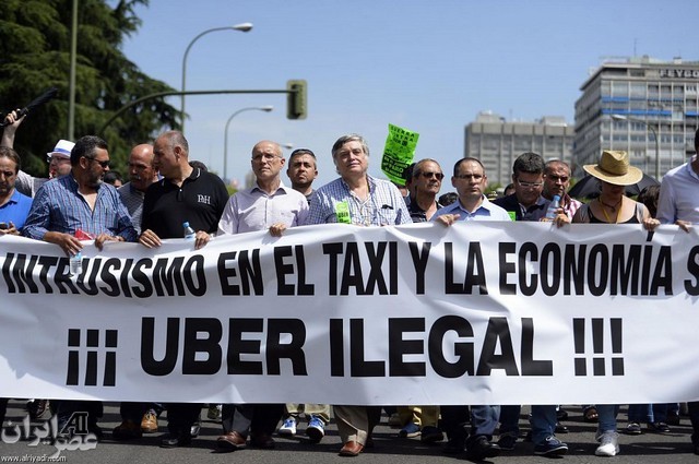 اعتصاب تاکسی ها در اروپا (عکس)