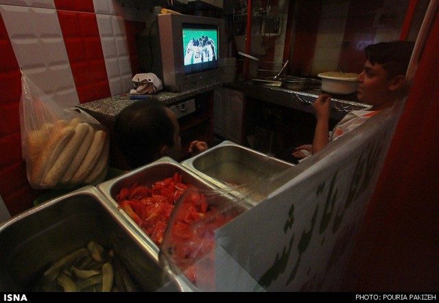 به جای سینما کجا می شود بازی فوتبال ایران را دید؟ (عکس)
