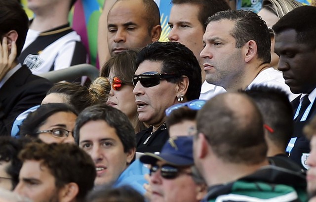 حضور مارادونا در ورزشگاه برای تماشای بازی ایران - آرژانتین (عکس)