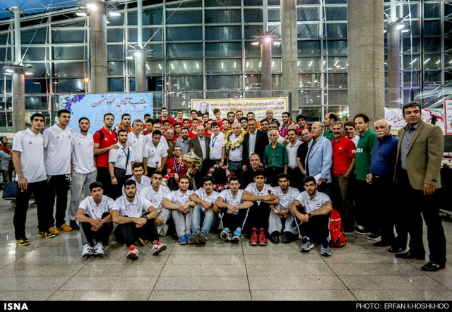 بازگشت تیم ملی بسکتبال از رقابت های کاپ آسیا (عکس)