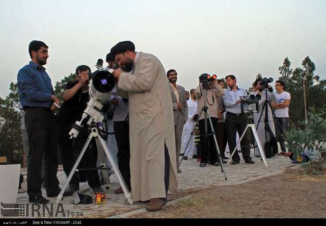 رصد هلال ماه رمضان در مشهد، قم و ارومیه (عکس)