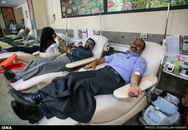 اهدای خون سینماگران به مردم غزه (عکس)