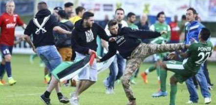 حمله به فوتبالیست های اسراییلی در اعتراض به جنایات غزه