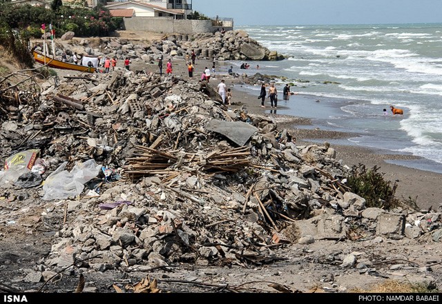 دپوی زباله‌ها در ساحل مازندران (عکس)