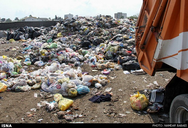 دپوی زباله‌ها در ساحل مازندران (عکس)