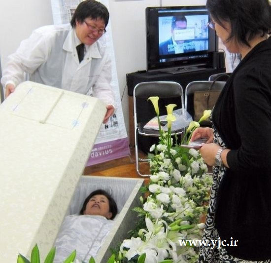 تجربه مرگ، سرگرمی جدید ژاپنی‌ها (+عکس)