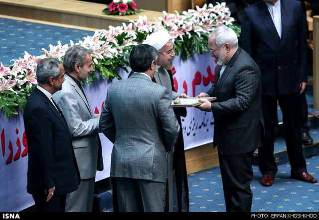 روحانی: مسئولیت مذاکرات هسته ای را شخصاً برعهده دارم/ در انتخابات چادری و غیر چادری را دعوت می کنیم اما بعد از انتخابات...!