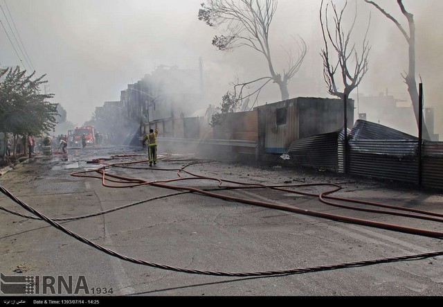 آتش سوزی انبار مصالح در تهران (عکس)