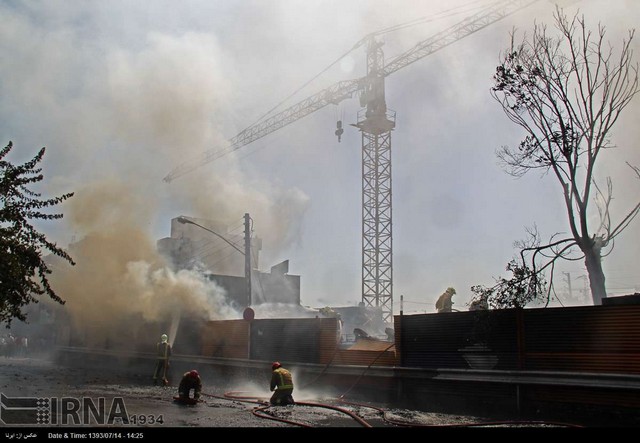 آتش سوزی انبار مصالح در تهران (عکس)