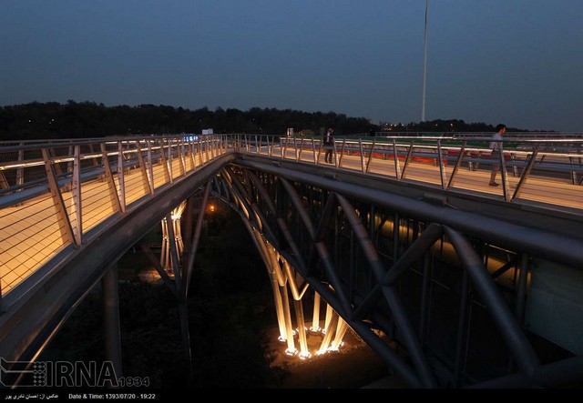 بزرگترین پل غیر خودرویی کشور (عکس)