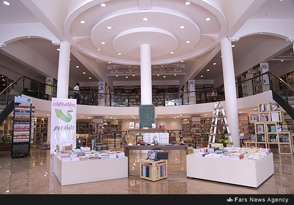 بزرگترین کتاب‌ فروشی تهران افتتاح شد