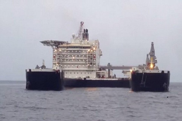 ساخت بزرگ‌ترین کشتی جهان با قابلیت حمل سکوهای نفتی