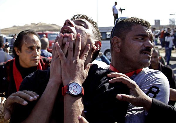 2 کشته و 9 زخمی در اعتراضات به صدور حکم تبرئه حسنی مبارک/ تبریک تلفنی پادشاه بحرین به مبارک / 