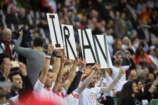 تماشاگران ایرانی شاهد بازی ایران داخل فرندز آرنا(عکس)