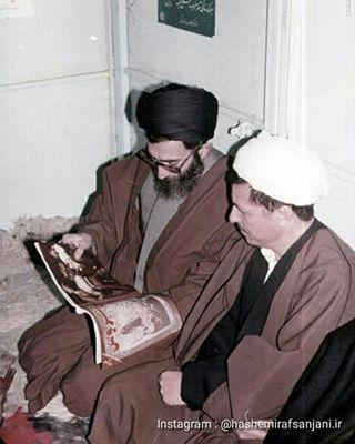 آیت‌الله خامنه‌ای و هاشمی رفسنجانی در حال خواندن مجله سروش(عکس)
