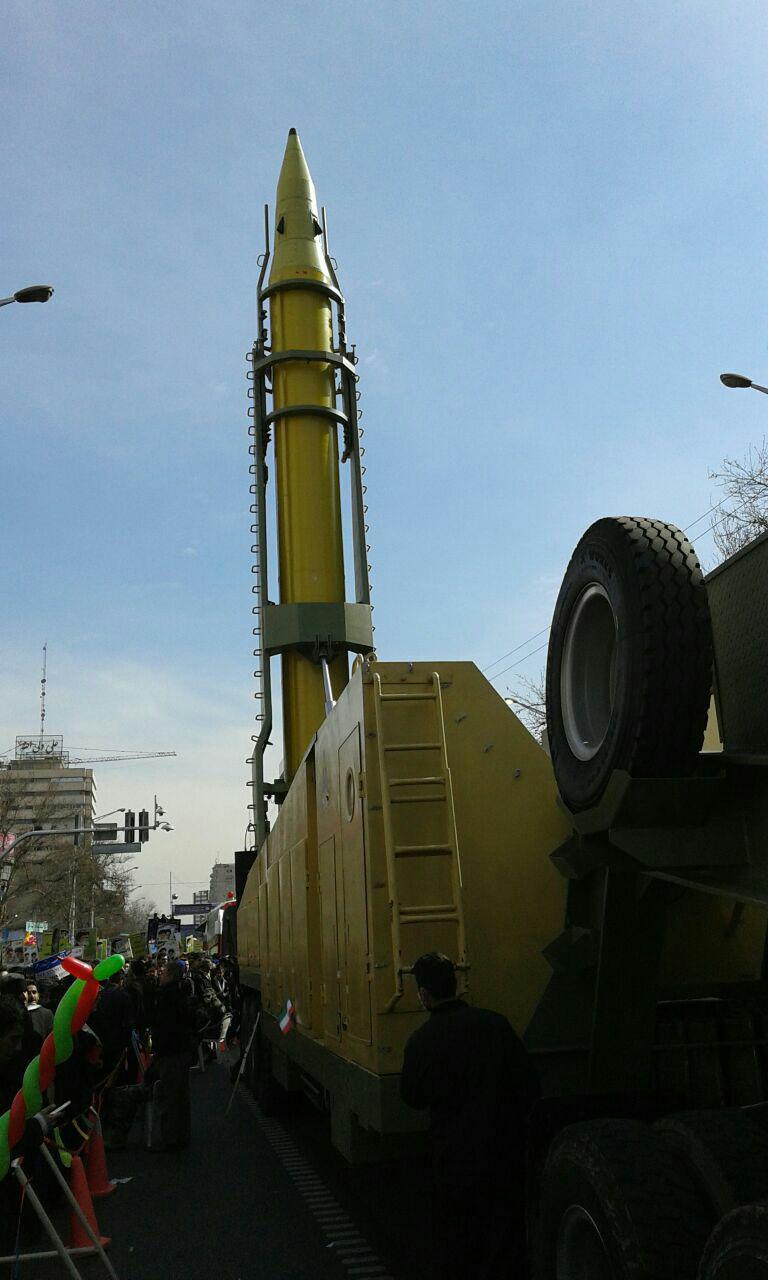 نمایش موشک‌های بالستیک عماد در راهپیمایی 22 بهمن(عکس)